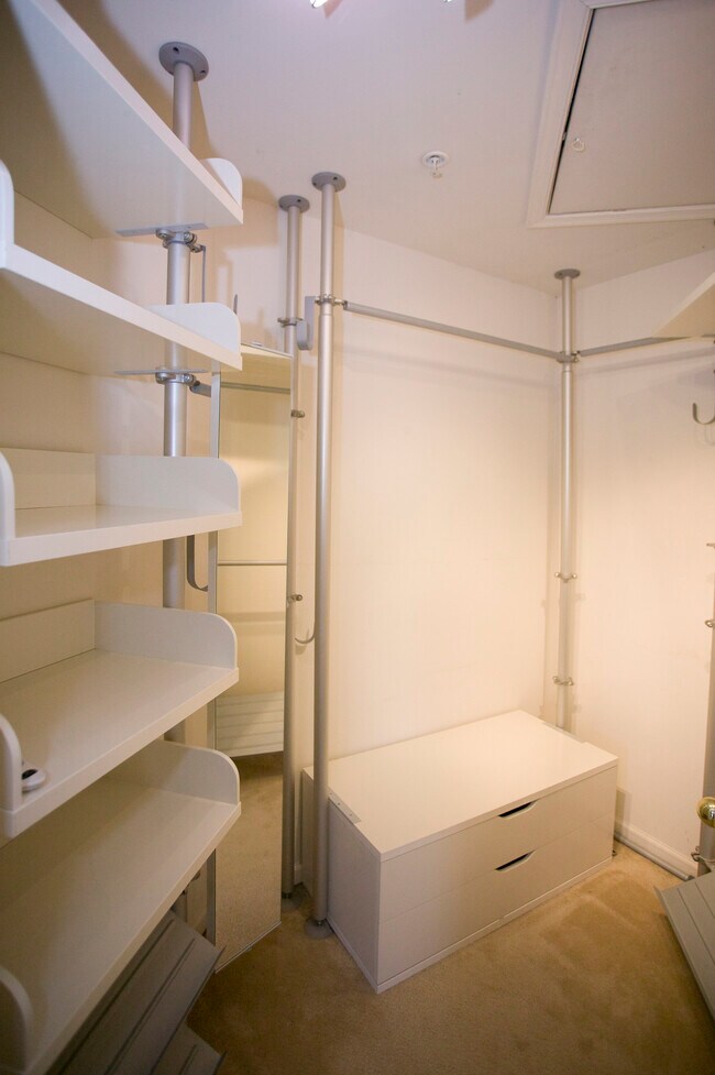 Building Photo - 42243 Black Rock Ter