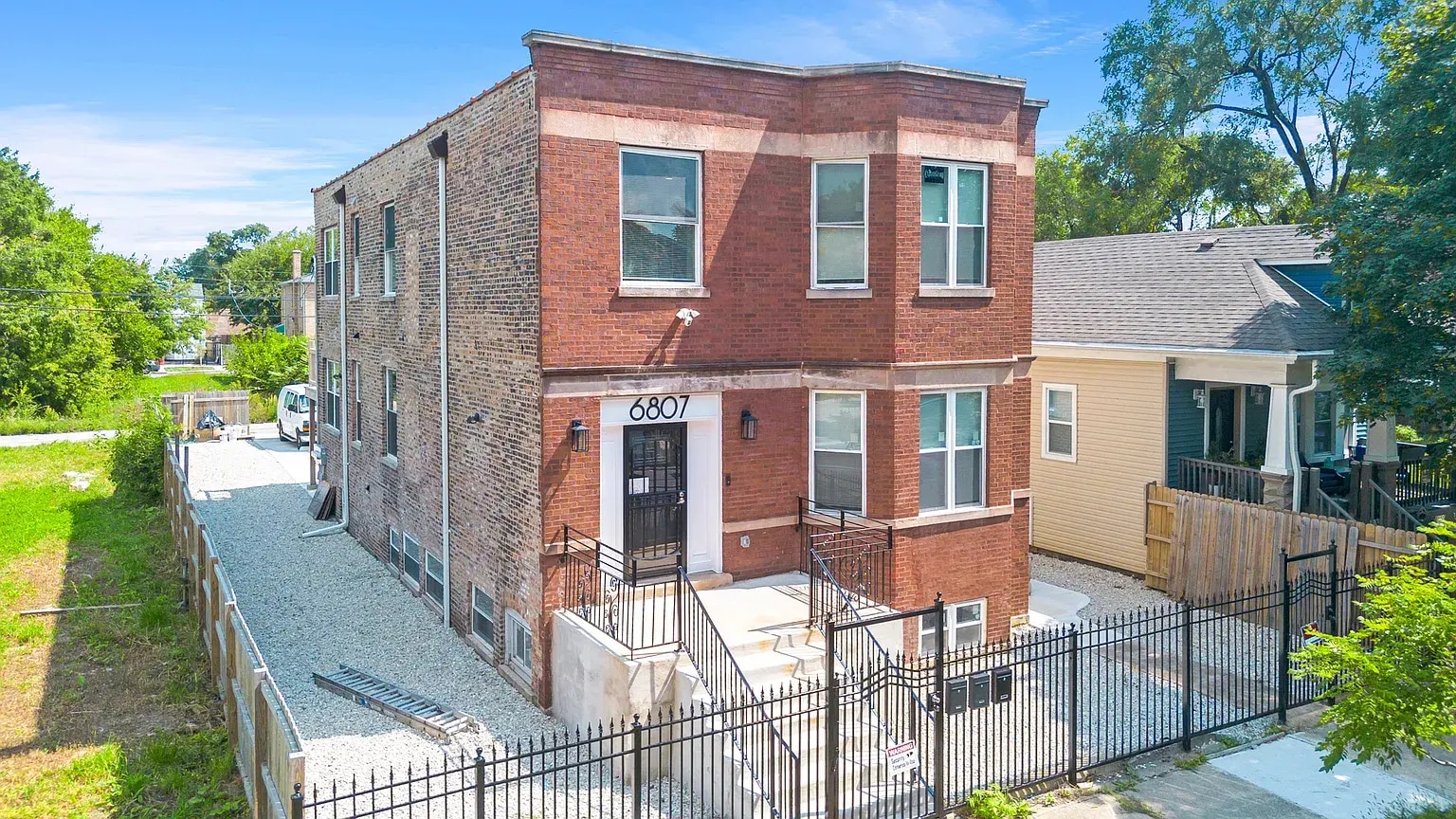 Building Photo - 6807 S Paulina St