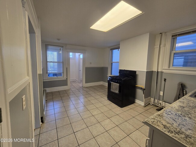 Building Photo - 162 Kearny Ave