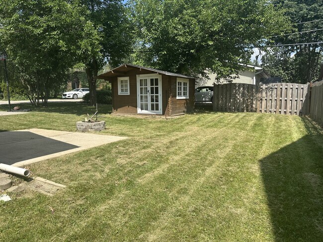 Building Photo - 812 Ridge Ave