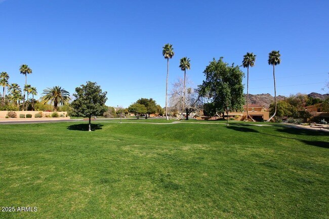 Building Photo - 10408 N 11th Pl