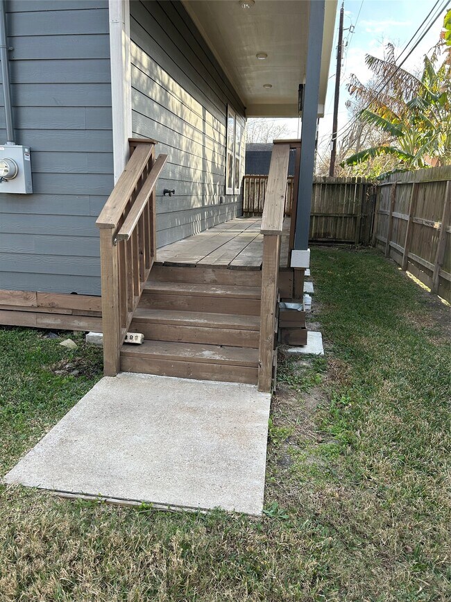 Building Photo - 10906 Southview St