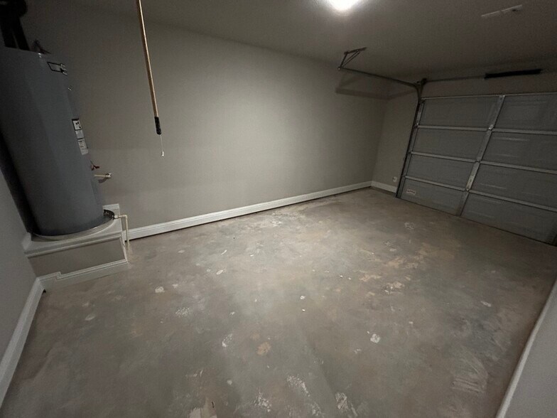 Building Photo - 10028 W Hwy 199