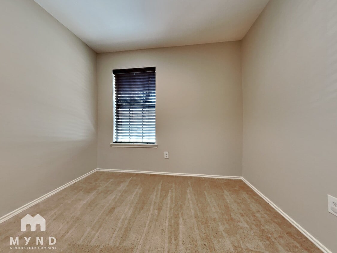 Building Photo - 102 Summer Crest Cir
