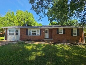 Building Photo - 2706 Pinetree Ln NW