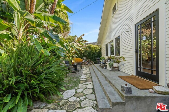 Building Photo - 1510 Electric Ave