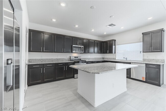 Building Photo - 5733 S Tioga Way