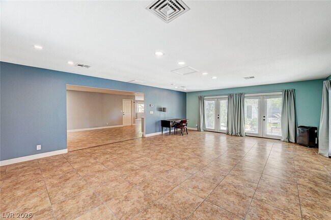 Building Photo - 4153 Woodcrest Rd