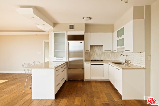 Building Photo - 4411 Los Feliz Blvd