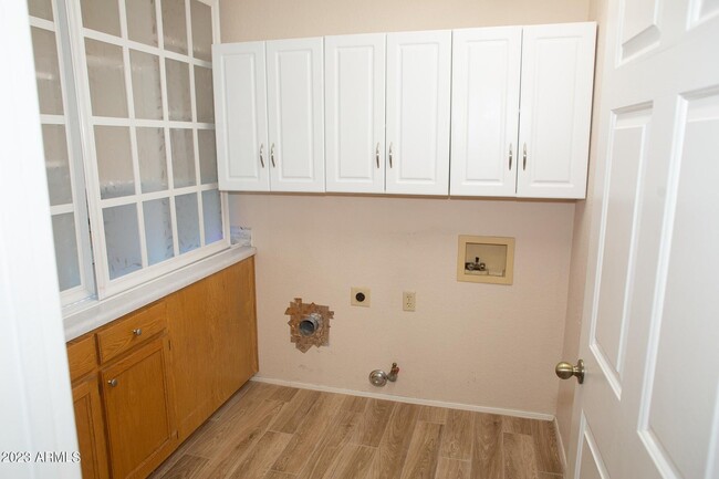 Laundry room w shelving and w/d hookups - 1003 N Matterhorn Rd