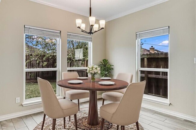 Building Photo - 6537 Paddington Dr