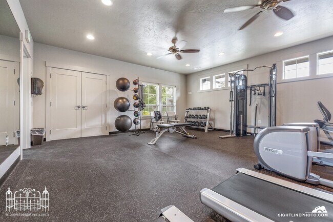 Building Photo - 3287 E Thoroughbred Ln