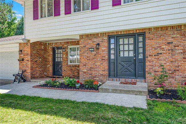 Building Photo - 71 Chaumont Dr