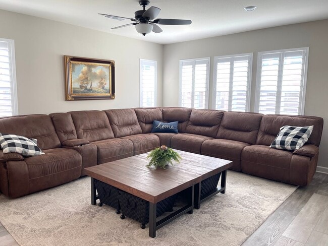 Building Photo - Gorgeous highly upgraded townhome in the b...
