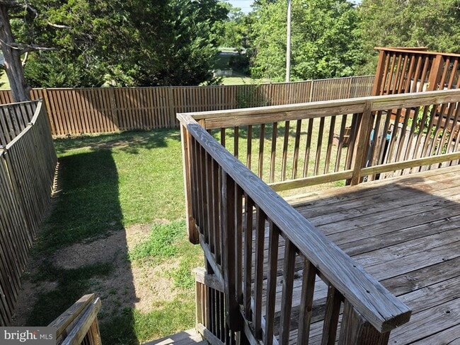 Building Photo - 404 Pendleton Ln