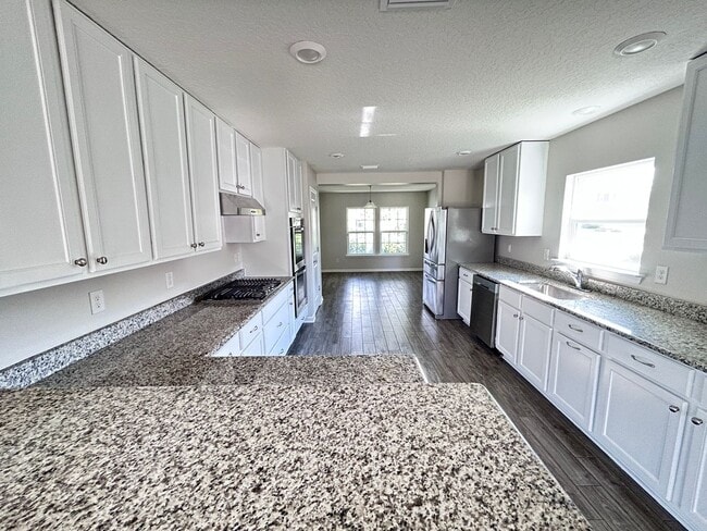 Building Photo - Beautiful 5 Bed 3 Bath in the desired Bannon Lakes Communiity