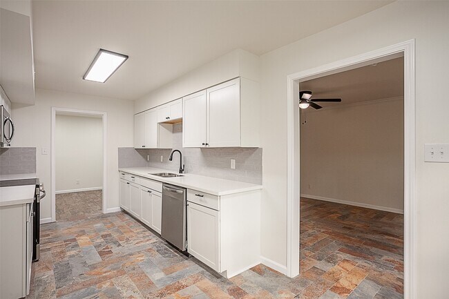 Building Photo - 6317 Ivanhoe Ln