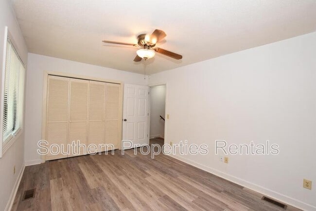 Building Photo - 400 N Steele St