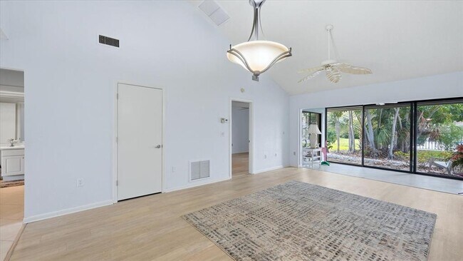 Building Photo - 5350 Myrtle Wood