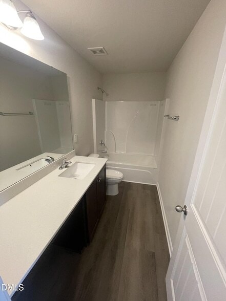 Building Photo - 1100 Peony Ln