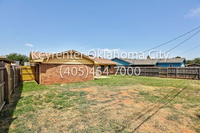 Building Photo - 10912 N Blackwelder Ave