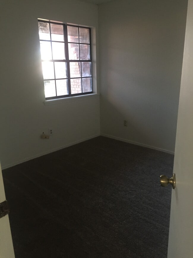 Building Photo - 1015 Sugarloaf Dr