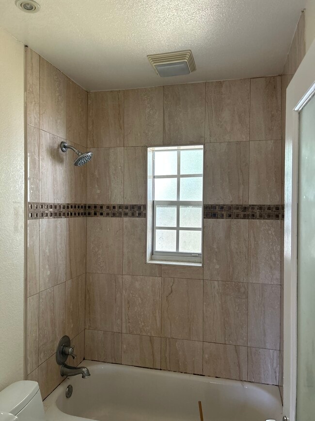 Building Photo - 327 NW 59th Terrace