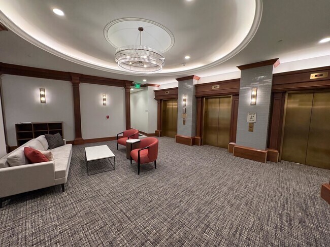 Building Photo - 360 W Washington Ave
