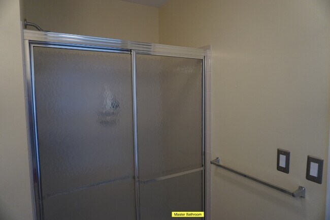 Building Photo - 10 Carlyle Ct