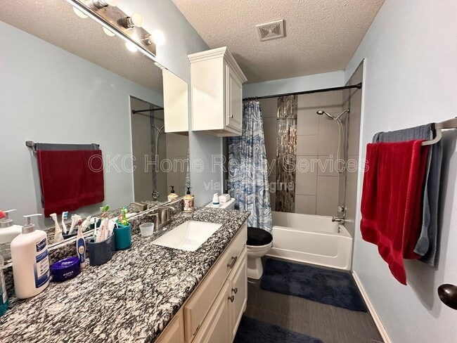 Building Photo - 17316 Valley Crst