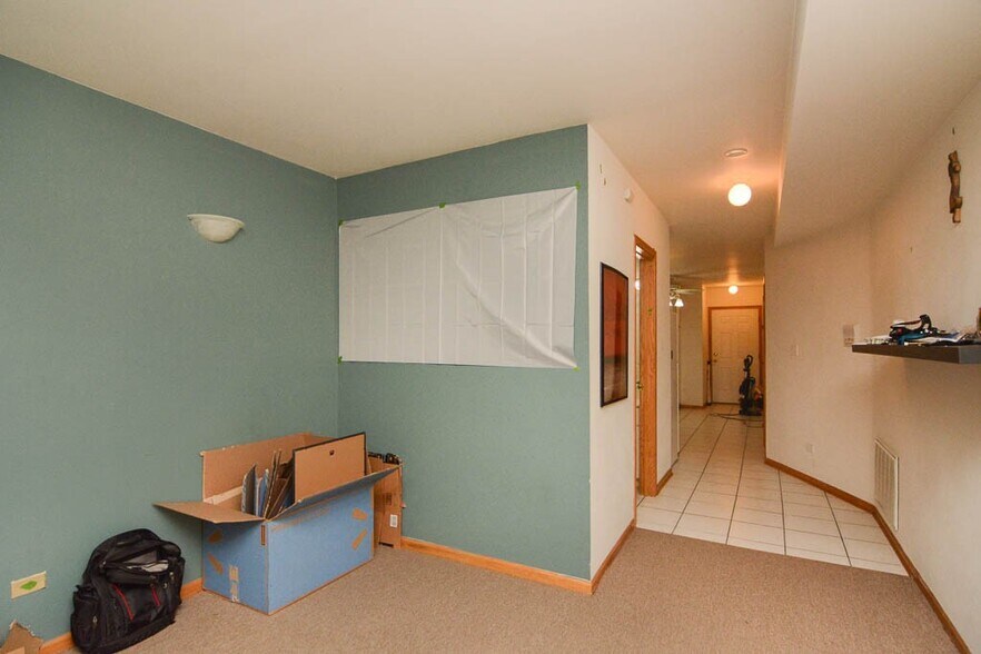 Building Photo - 1351 N Wolcott Ave