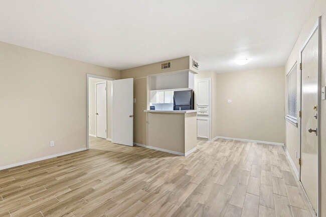 Building Photo - 309 Stratford St