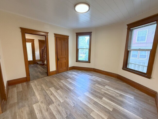 Building Photo - 116 Lathrop St