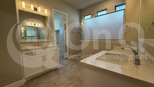 Building Photo - 3508 Covedale Blvd