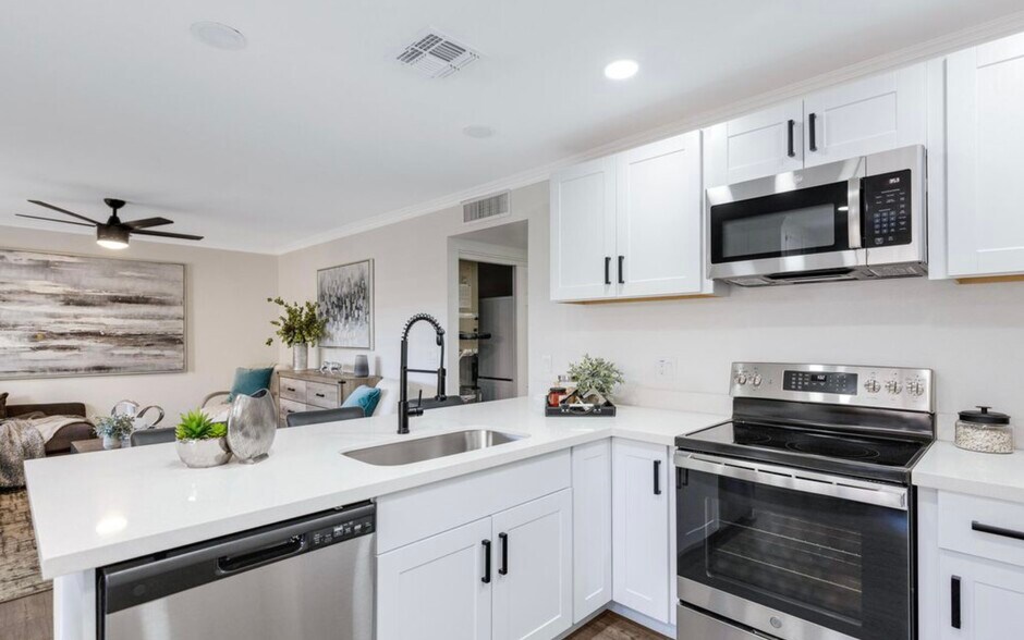 Building Photo - 520 N Stapley Dr