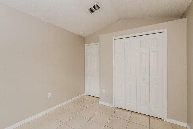 Building Photo - 141 Seville Pointe Ave