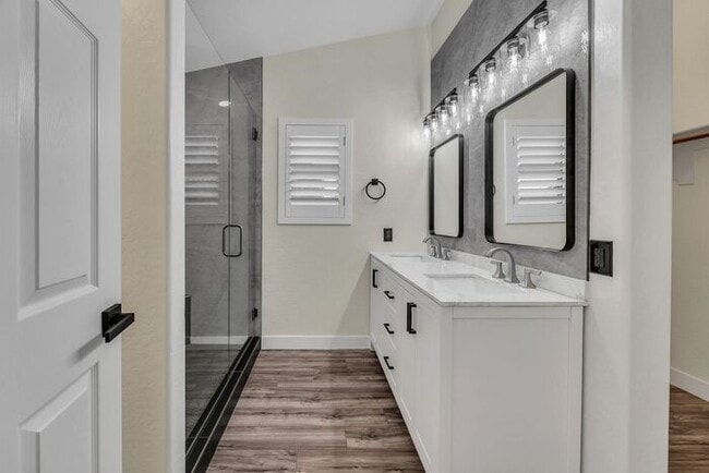 Building Photo - 3283 E Bonanza Rd