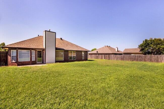 Building Photo - 1119 Polk St