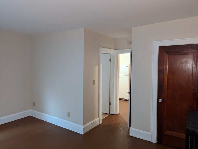 Building Photo - 1418 Regent Ave