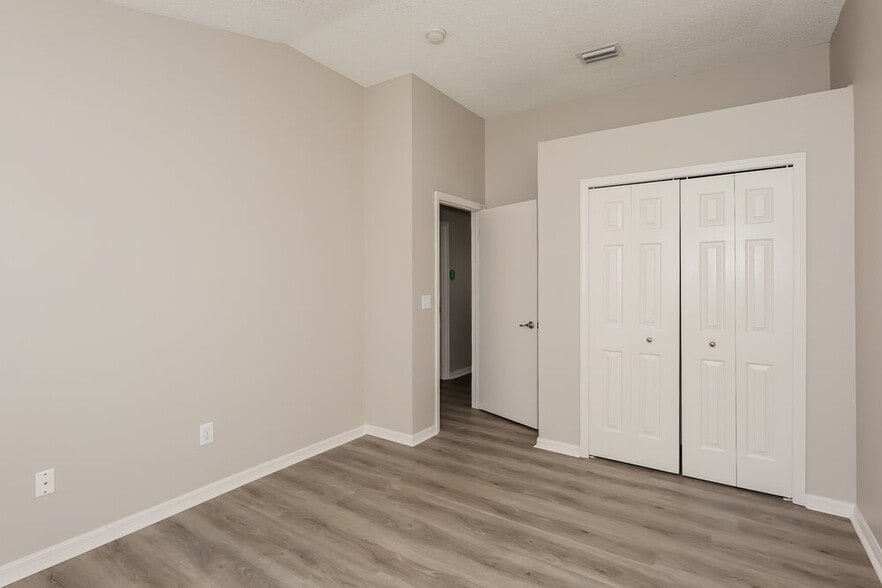 Building Photo - 12620 Longcrest Dr