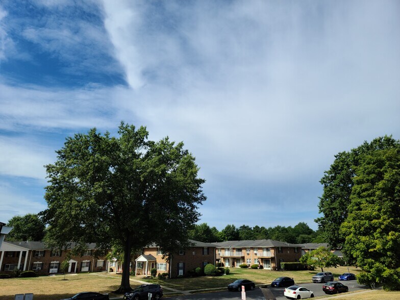 Building Photo - 47 Garden View Ter