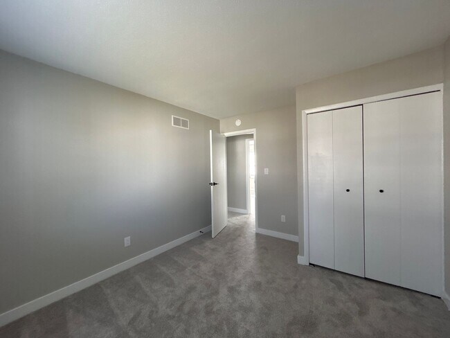 Building Photo - Beautifully Redone 3-Bedroom, 1.5-Bathroom Condo with Attached Garage – $1,725/Month (Lawn Care &...