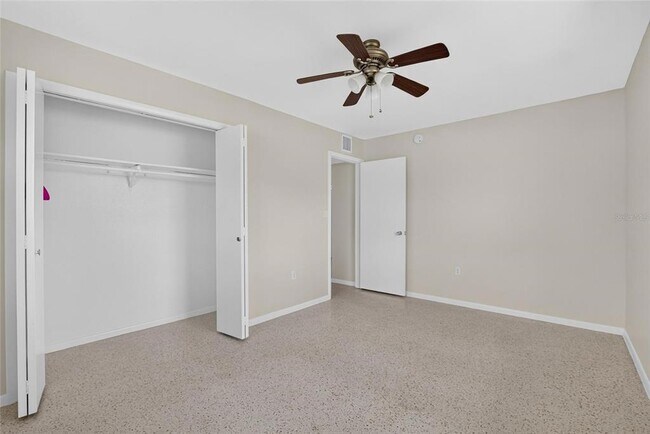 Building Photo - 705 Thunderbird Ave