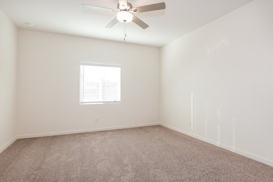 Building Photo - 24567 W Alta Vis Rd