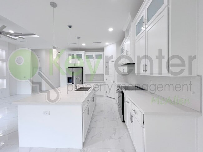 Building Photo - Beautiful  Upgarded 3 b/2.5 bath Home in Alton.Don't Miss Out!