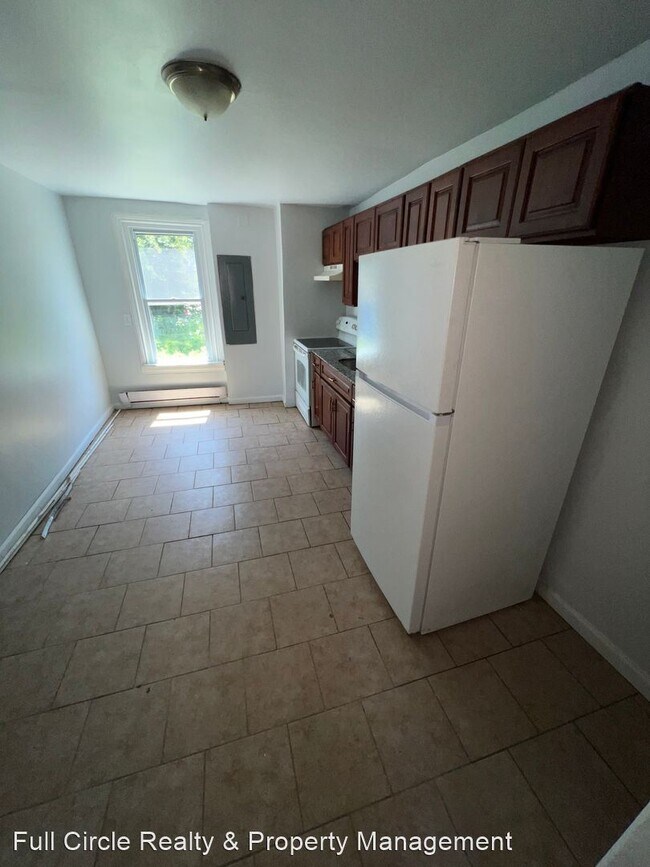 Building Photo - 2 br, 1 bath House - 152 Chestnut Street E...
