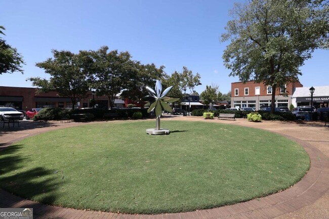 Building Photo - 190 Thompson Pl