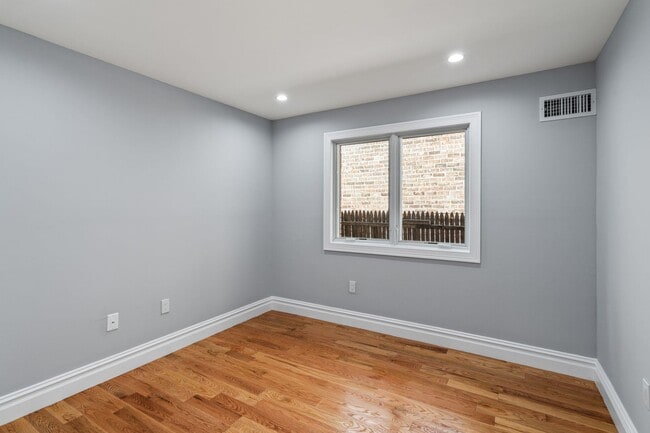 Building Photo - 264-52 73rd Ave