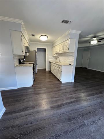 Building Photo - 6513 Sayle St