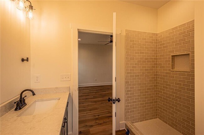 Building Photo - 635 Cane Creek Valley Rd